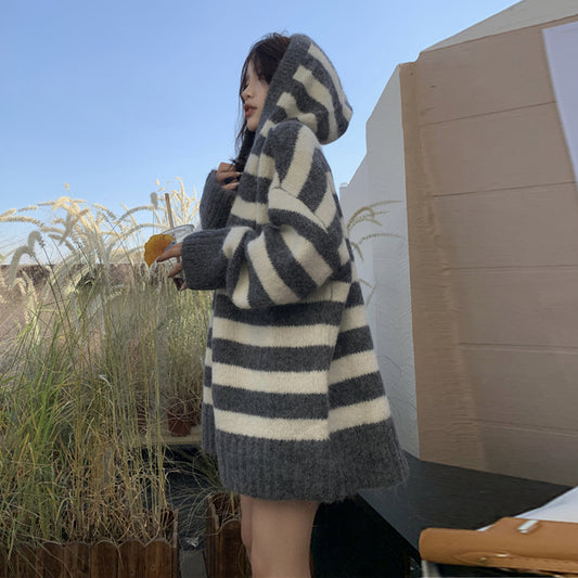 【tops】フード付きストライプ柄ニットセーターG24579