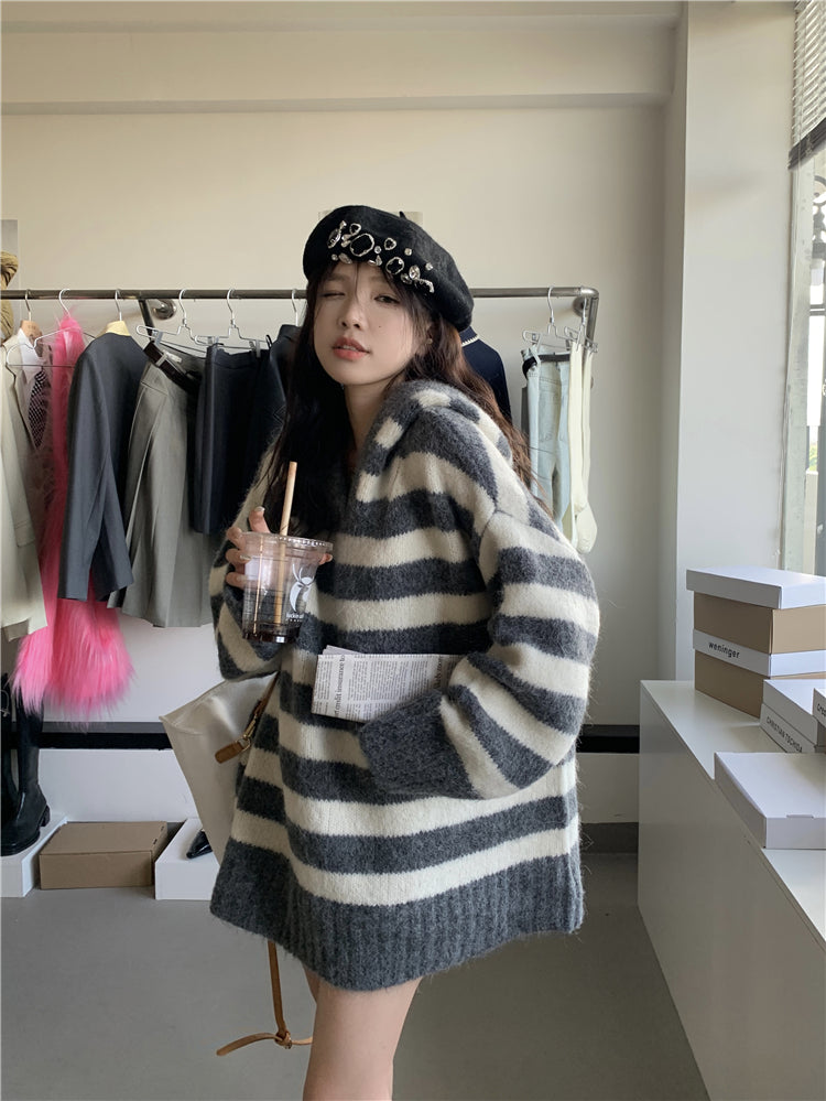 【tops】フード付きストライプ柄ニットセーターG24579