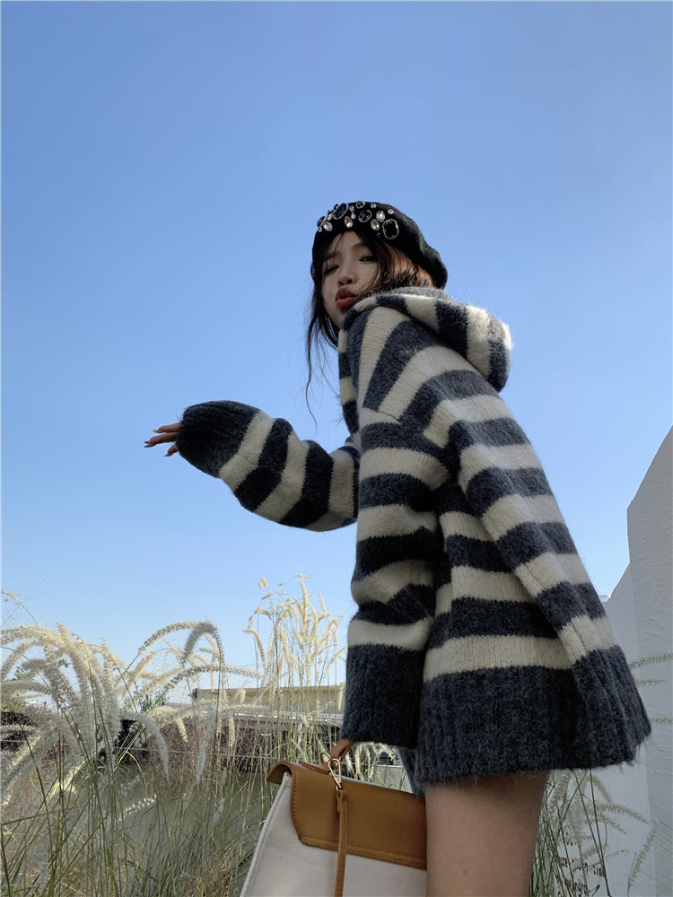 【tops】フード付きストライプ柄ニットセーターG24579