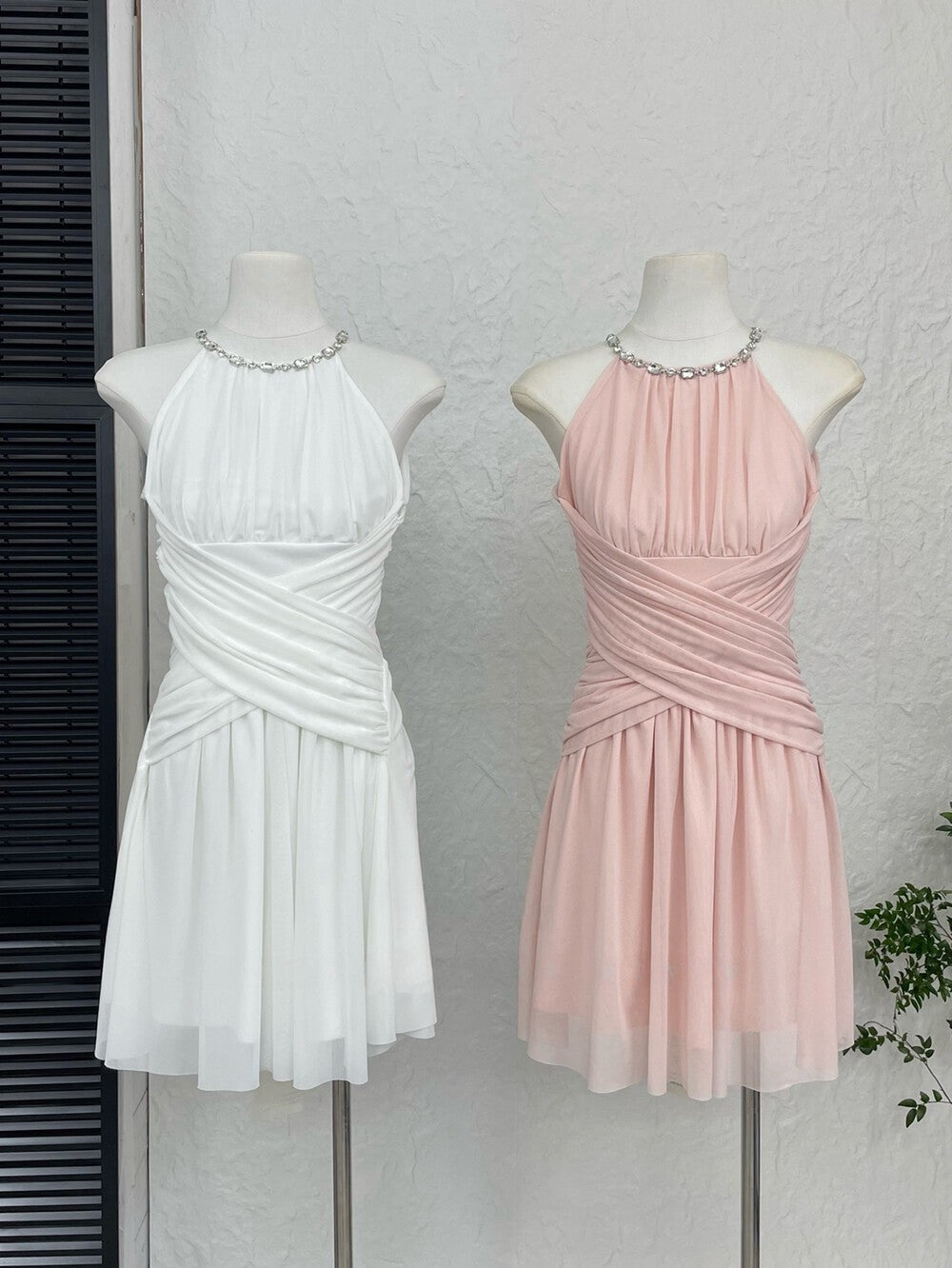 【dress】バックビジューホルターネックワンピース   N3765
