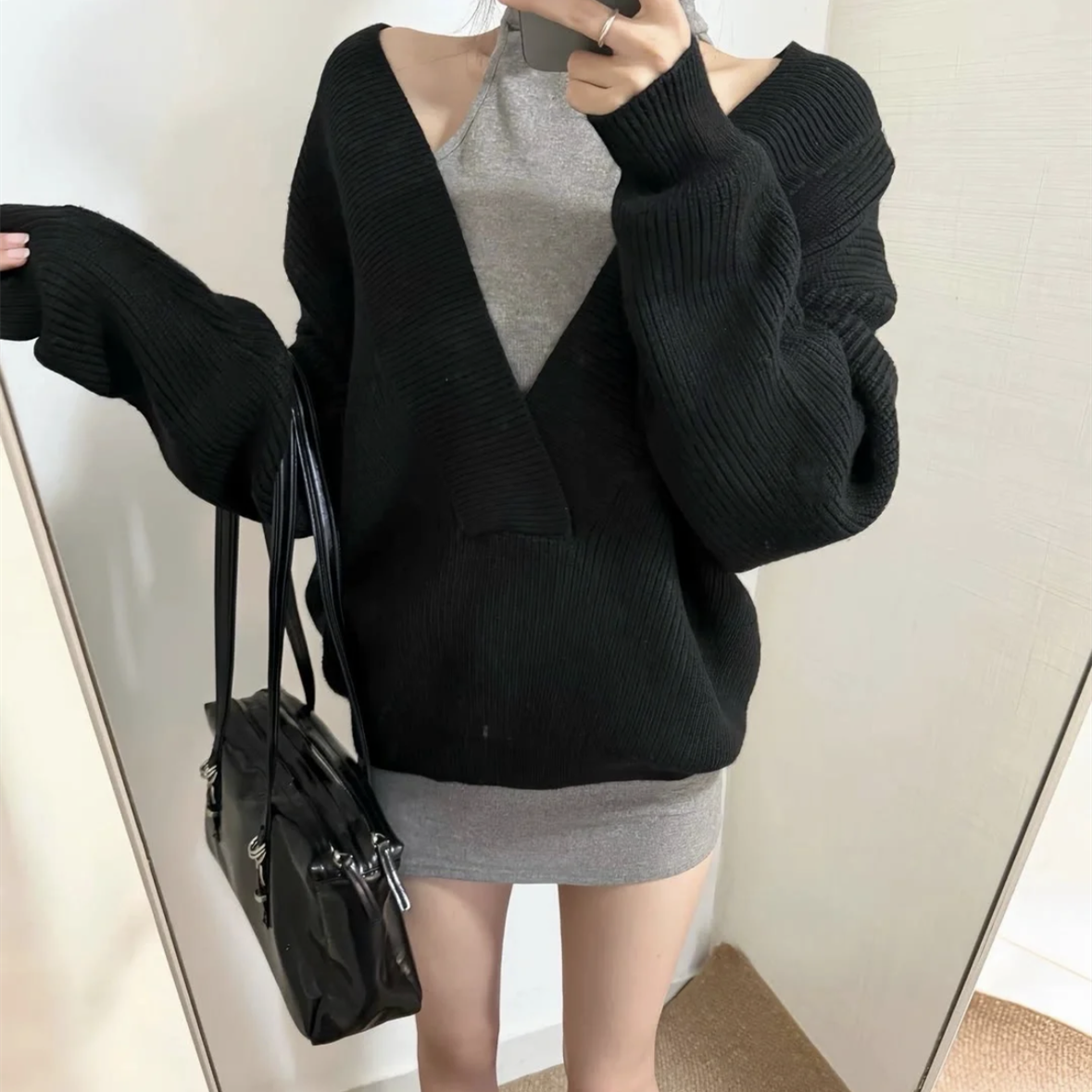 【set】Vネックニットトップス×オフショルミニワンピースセット Q7961
