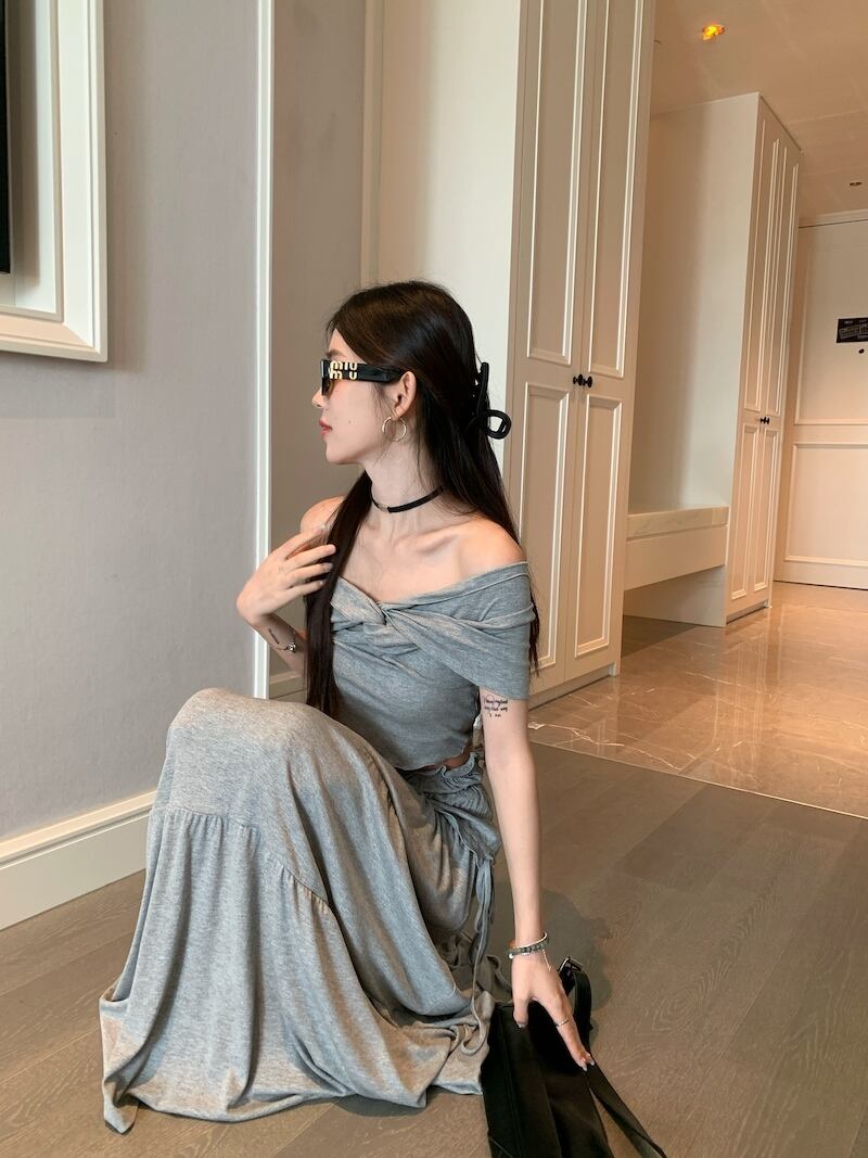 【set】オフショルダーTシャツ+スカート２点セットG21577