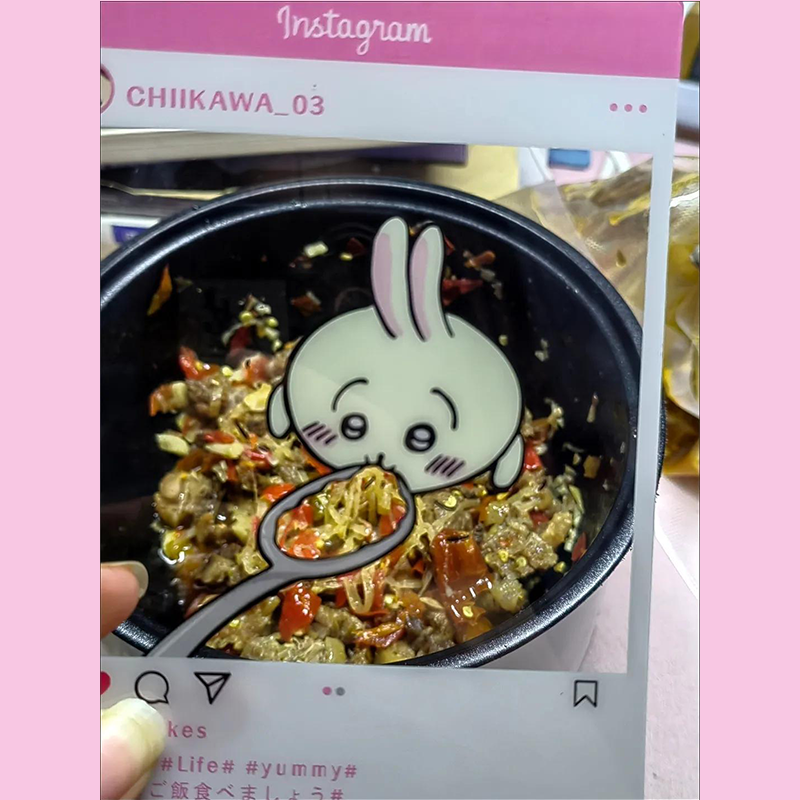 【GOODS】ちいかわ ご飯を食べましょう クリアカード Ｑ2150