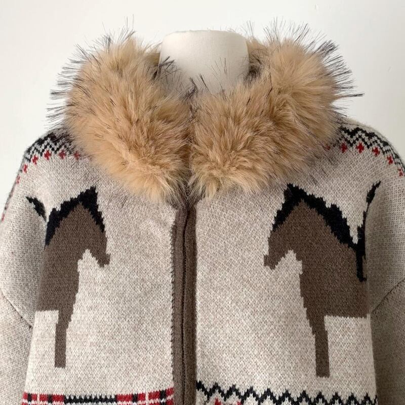 【outer】ファー付きニットカーディガン Q7611