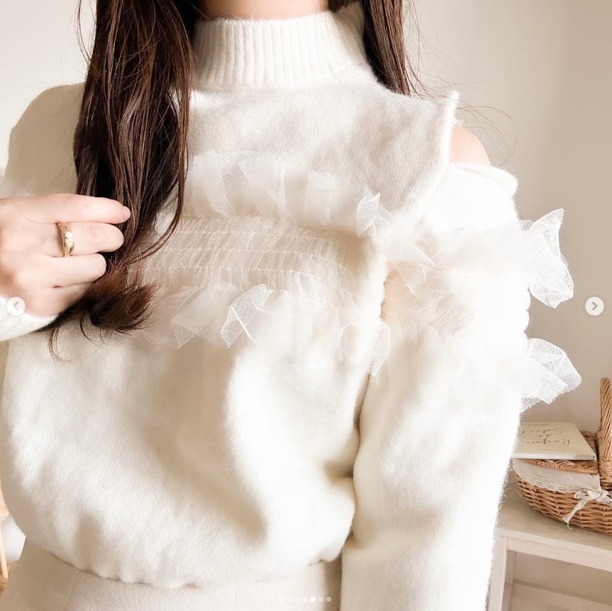 【tops】オフショルダーチュールドッキングニットセーター　M27584
