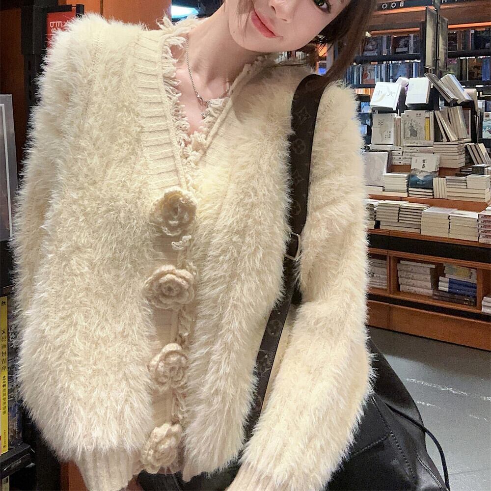 【outer】Vネック立体フラワーニットカーデ　M27898