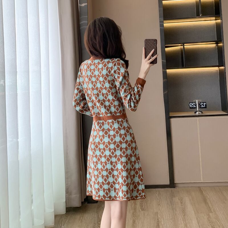 【dress】Vネックニットワンピース　M18606