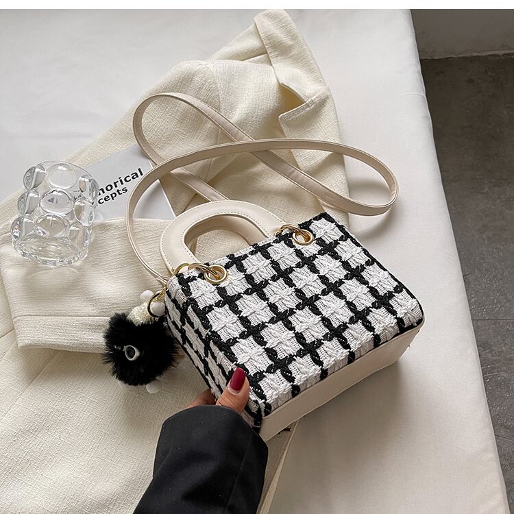 【小物】デザイン高級感 合わせやすいシンプルオシャレ メッセンジャーバッグ G10137