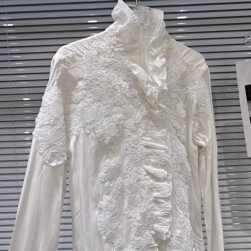 【tops】スタントカラー刺繡柄レースシャツ Q7751