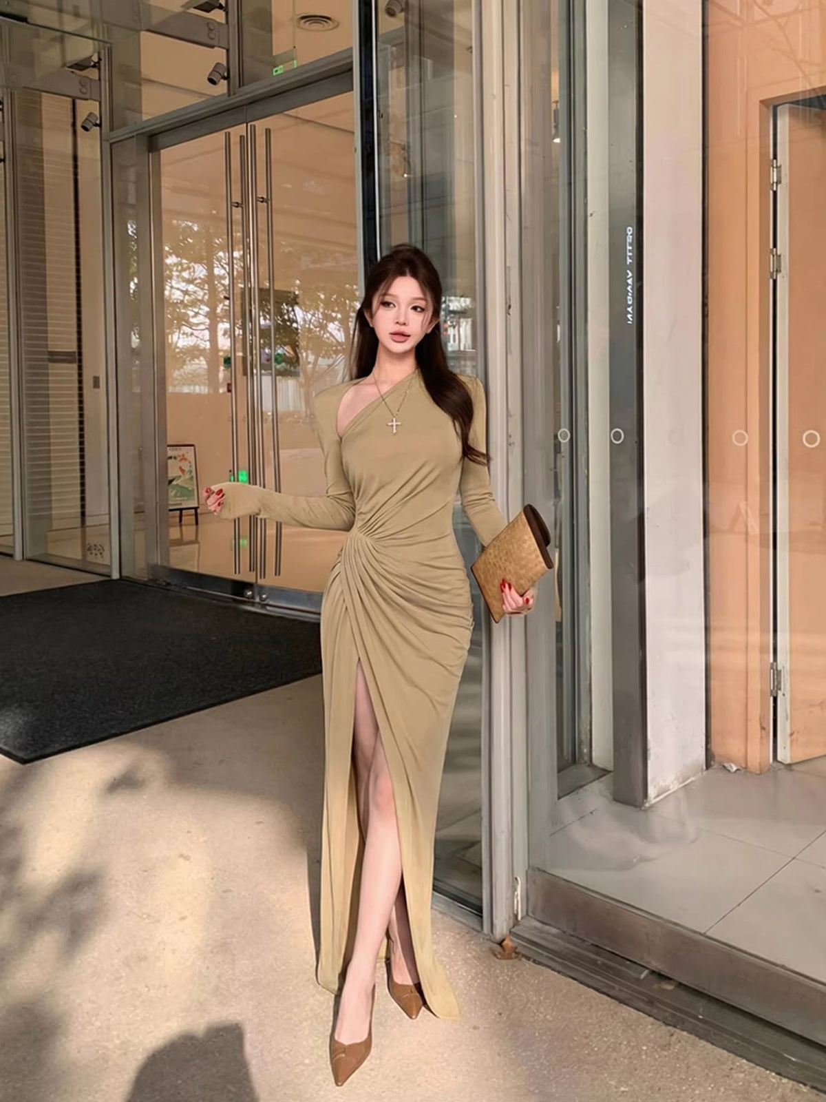 【dress】スリット入れギャザーデザインロングタイトワンピース Q8012