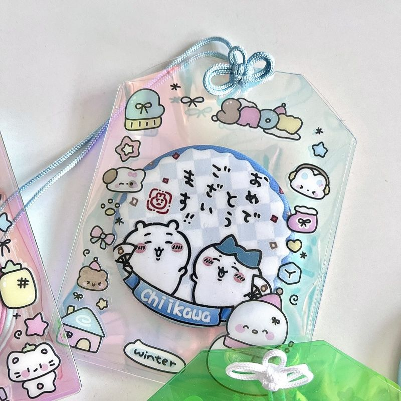 【GOODS】PVC 御守り トレカ 缶バッジ ホルダー 4点セット Q2537