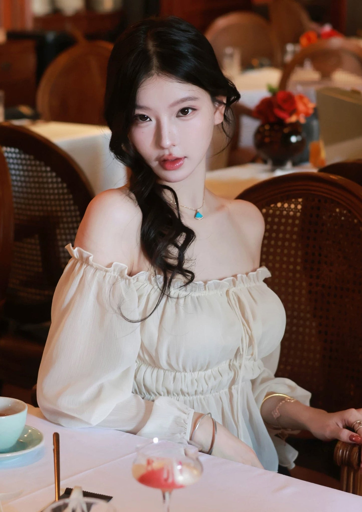 【tops】オフショルダーギャザーフリルトップス Q8827