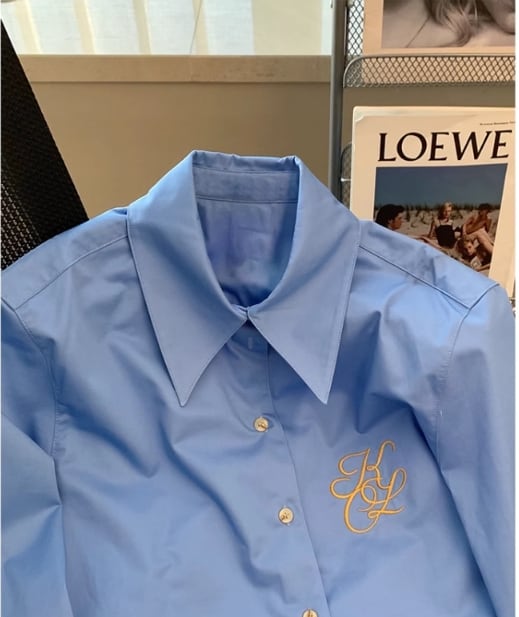 【tops】POLOネック刺繍ブラウスG20656