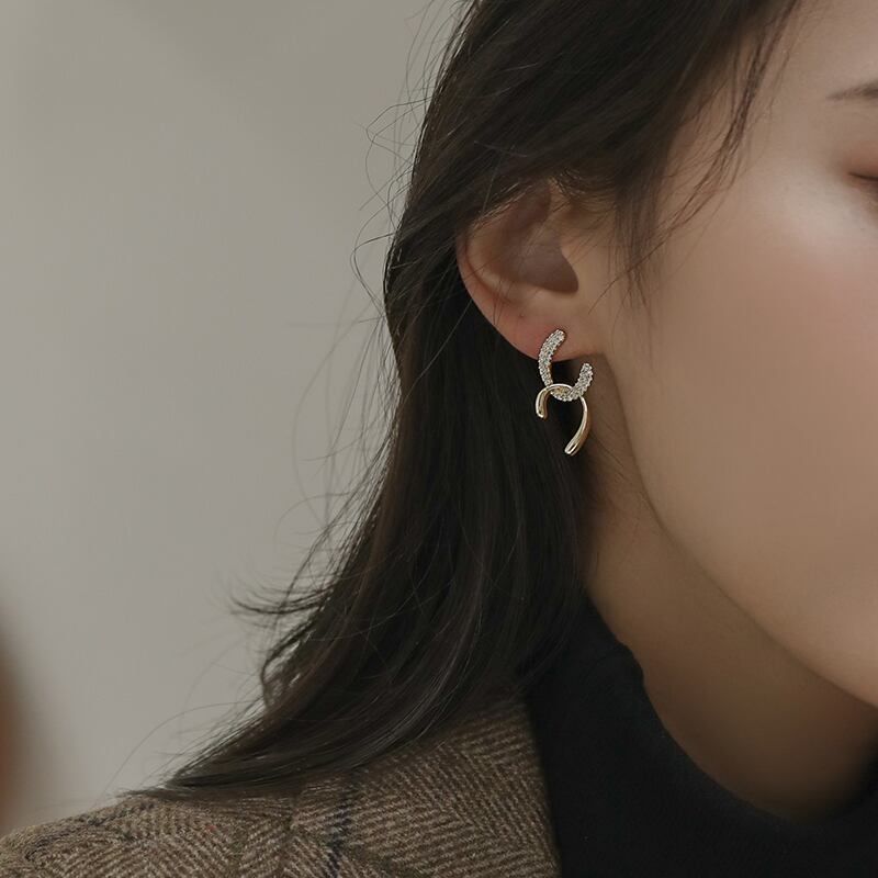 【小物】魅力的 chicエレガントファッションラインストーンピアスアクセサリー