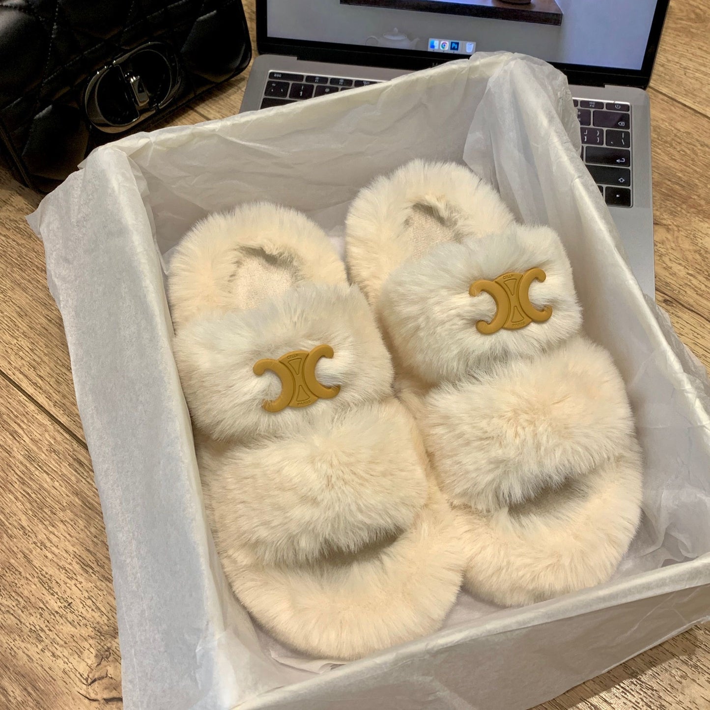 【shoes】ふわふわファースリッパF8381