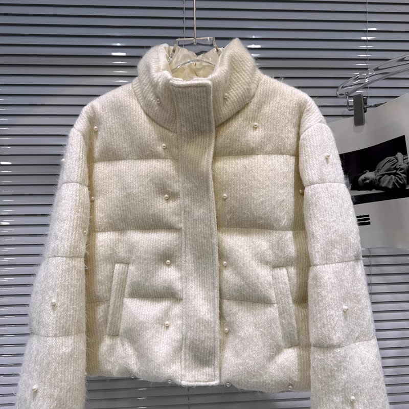 【outer】パール付きハイネック中綿コート Q7332