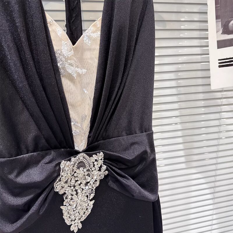 【dress】ラインストーン付きノースリーブホルターネックワンピース Q7894