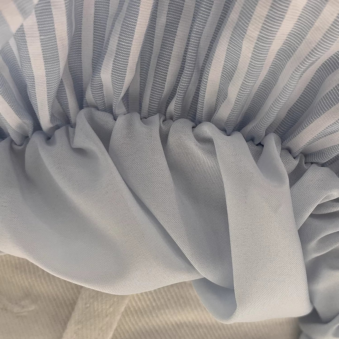 【tops】ストライプ柄ワンショルダー立体感フラワートップス Q8389