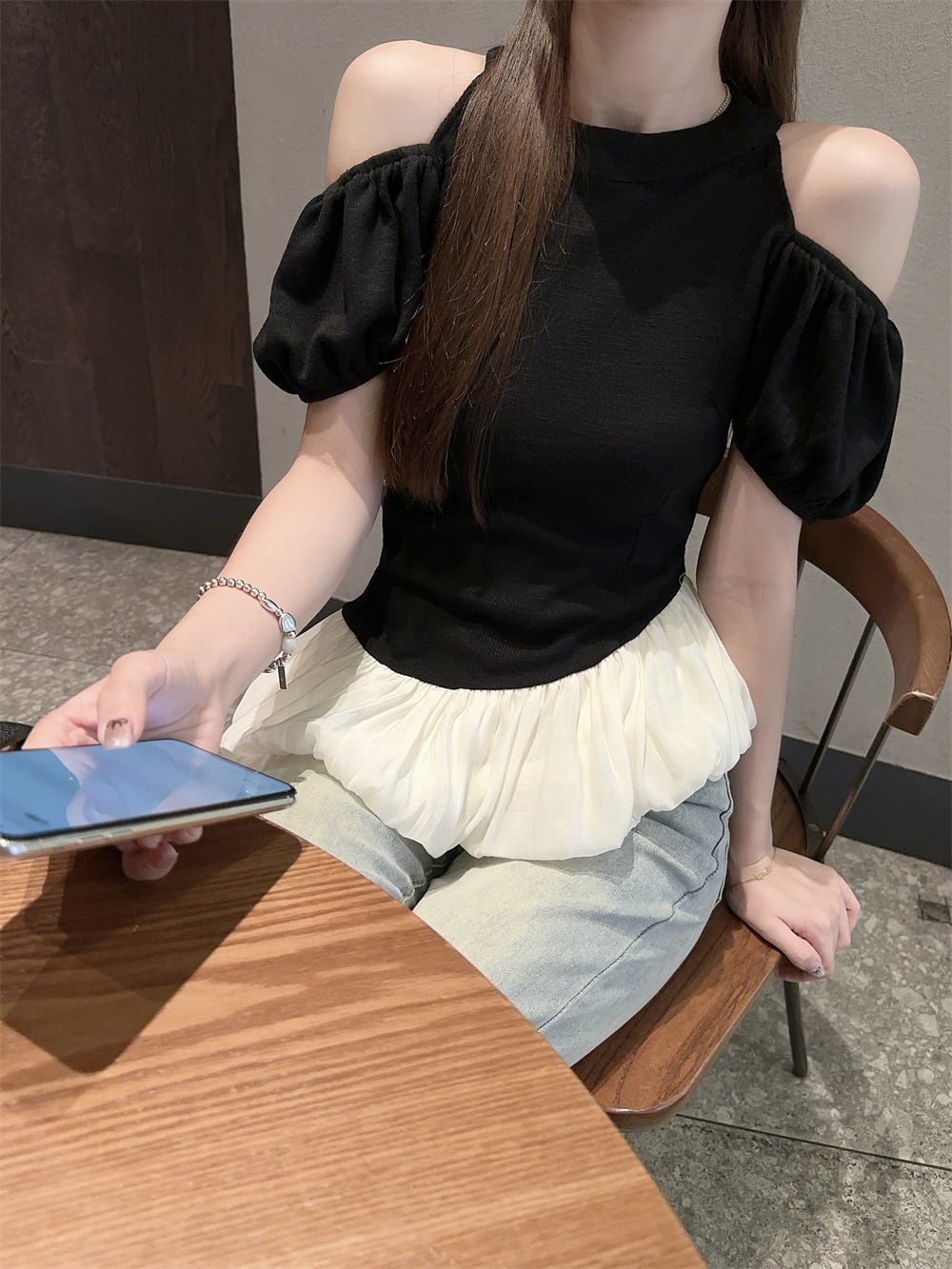 【tops】オフショルダーTシャツ　M24131