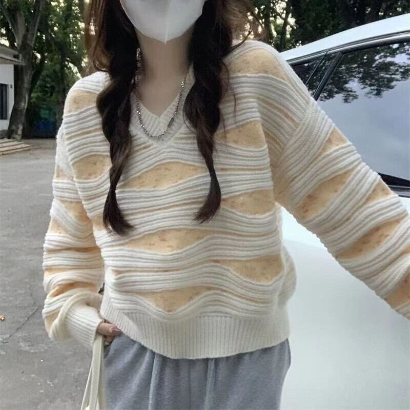 【tops】Vネックニットセーター　M18951