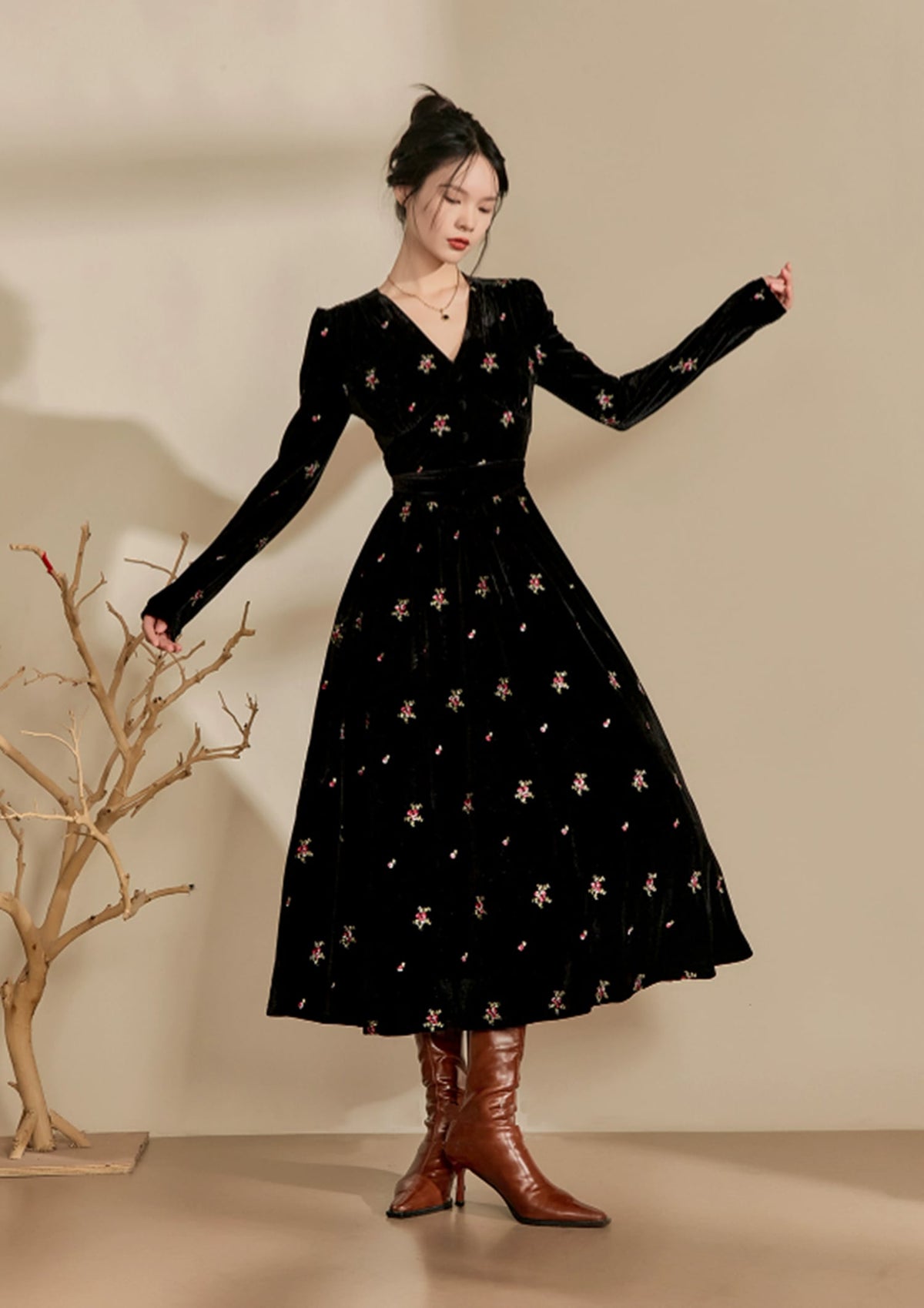 【dress】刺繍Ｖネックデートワンピース　N2393