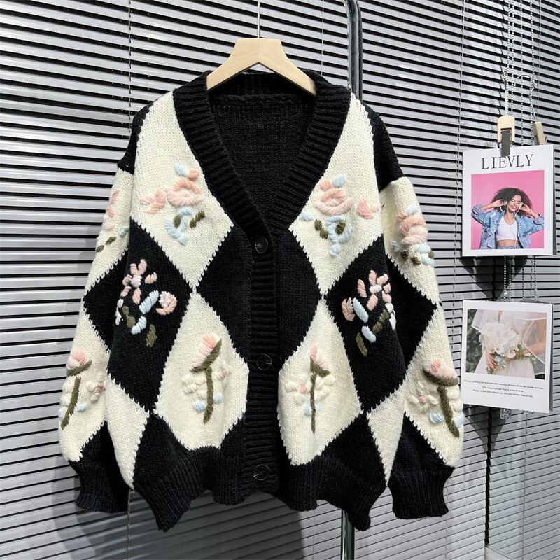 【outer】アーガイル柄刺繍ニットカーデ　N2082