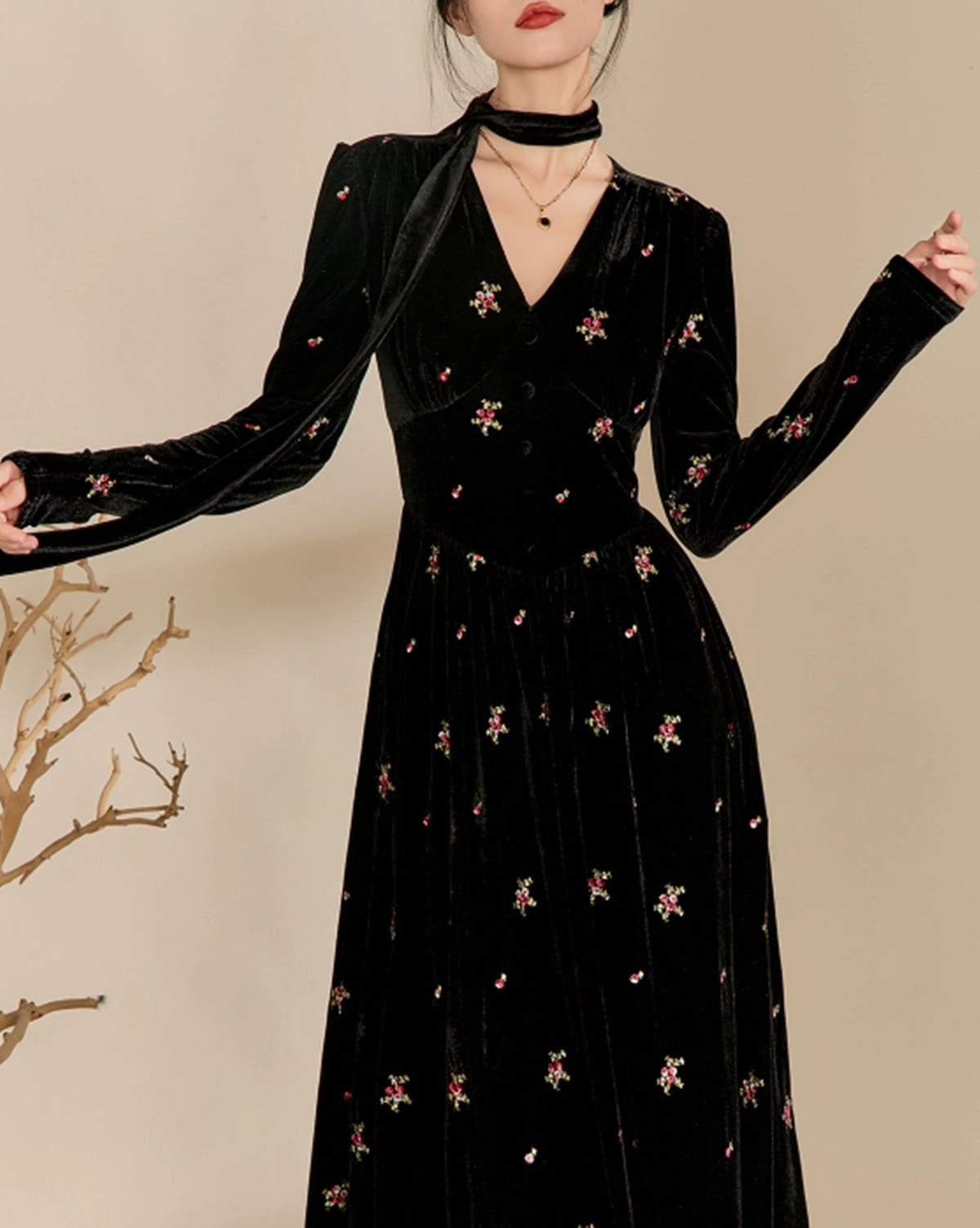 【dress】刺繍Ｖネックデートワンピース　N2393