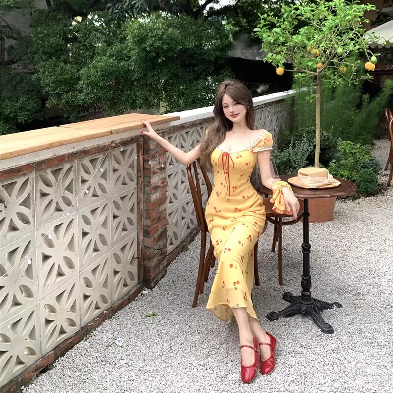 【dress】レース付きチェリー柄ワンピース Q8332