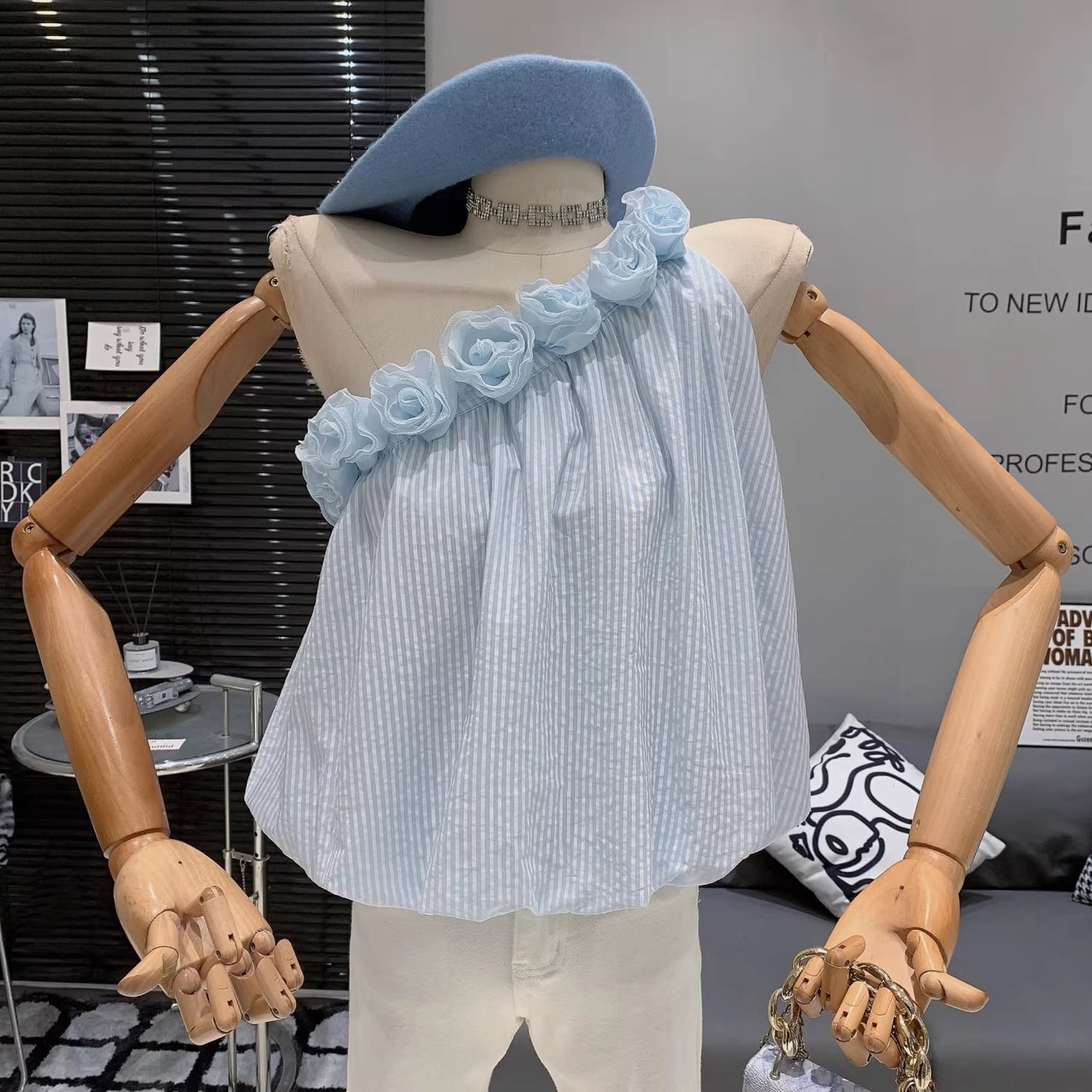 【tops】ストライプ柄ワンショルダー立体感フラワートップス Q8389