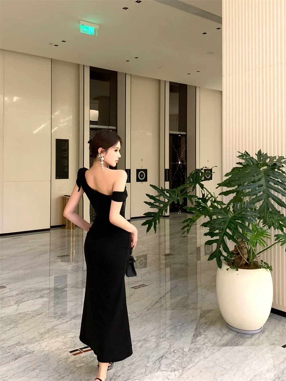 【dress】ワンショルダーフリルマーメイドワンピース　M31571