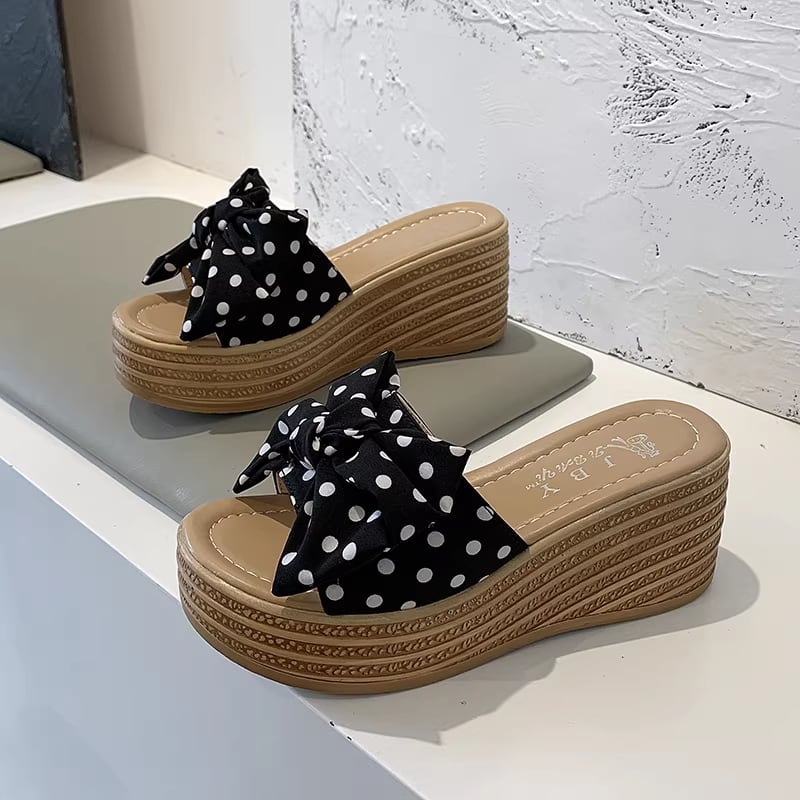 【Shoes】ドット柄厚底サンダル Q8441