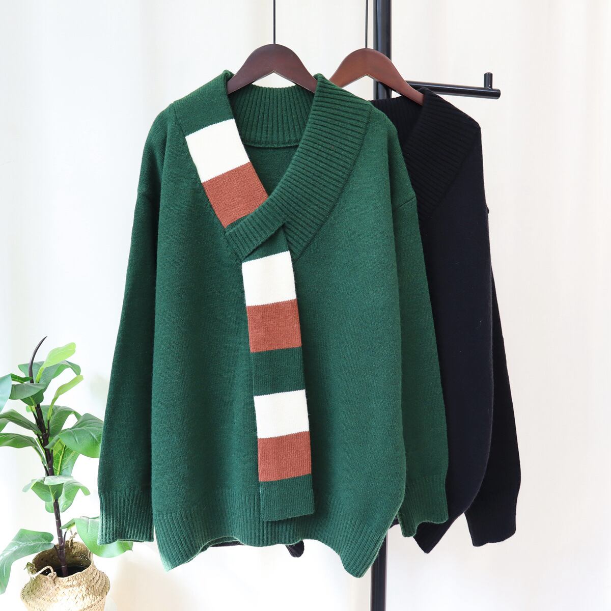 【tops】Vネックニットセーター　M18784