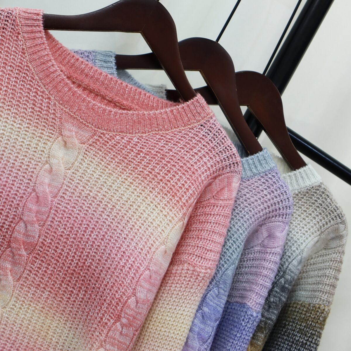 【tops】クルーネックニットセーター　M18643