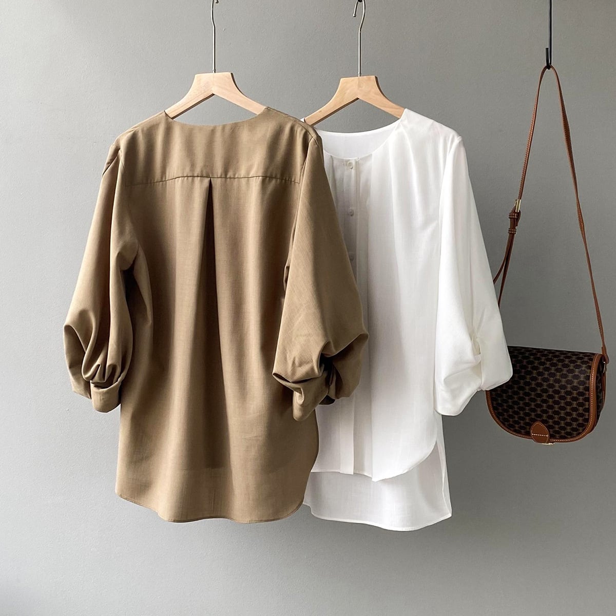 【tops】ランタンスリーブシャツブラウス　M29742