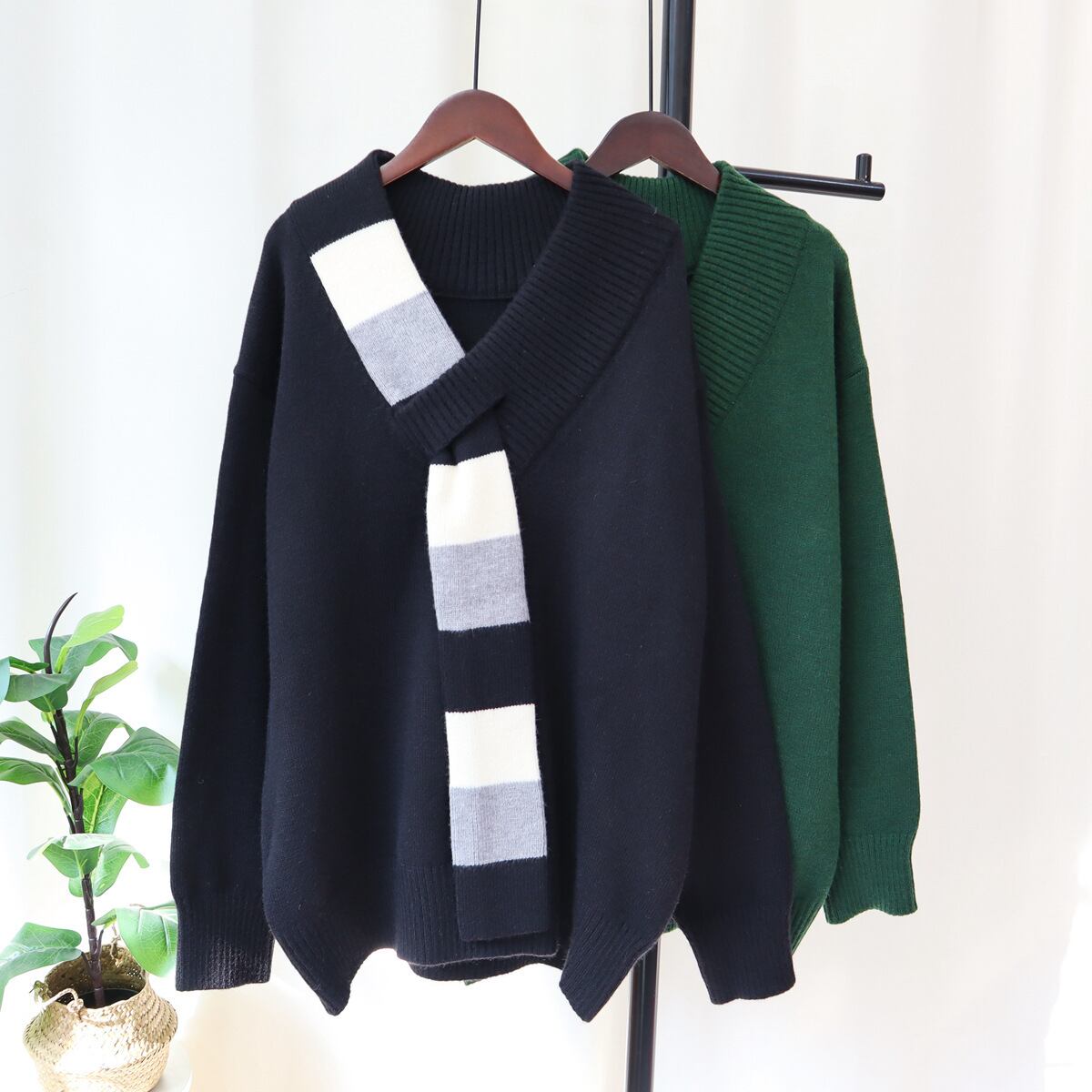 【tops】Vネックニットセーター　M18784