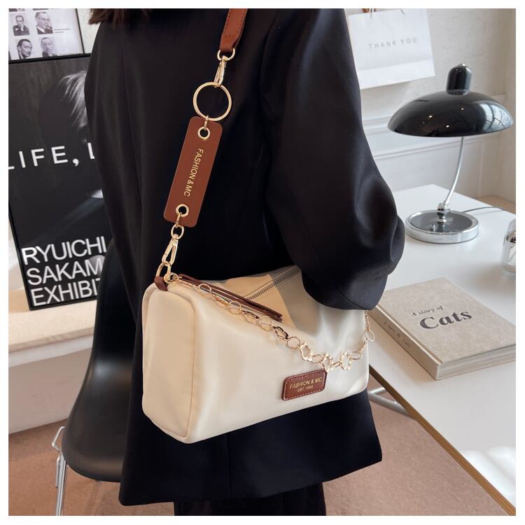 【小物】ファッション 高級感シンプル合わせやすい高品質オシャレ肩掛け斜め掛けG5360