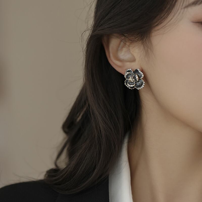 【小物】存在感 chicエレガントオシャレパール花形ピアスアクセサリー