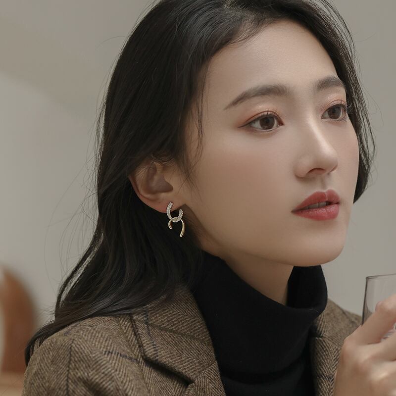 【小物】魅力的 chicエレガントファッションラインストーンピアスアクセサリー