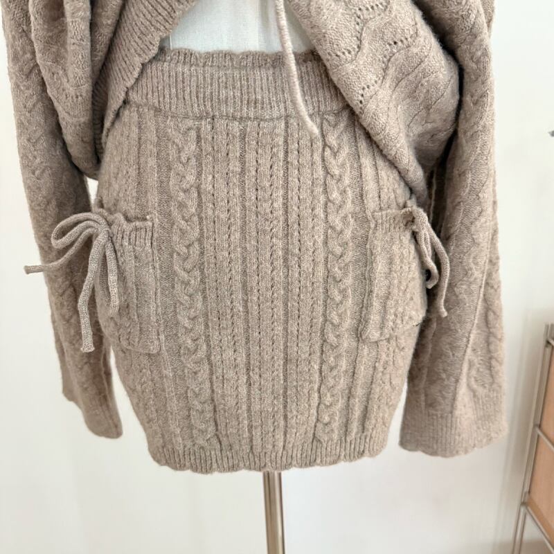 【set】オフショルダーニットトップス×リボン付きスカートセット Q7833