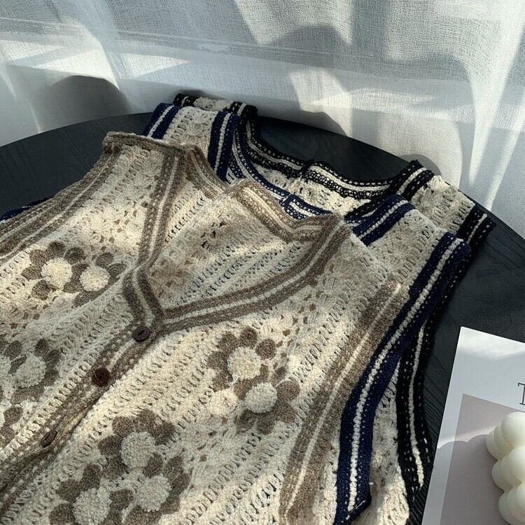 【tops】カットワークニットベスト　M29420