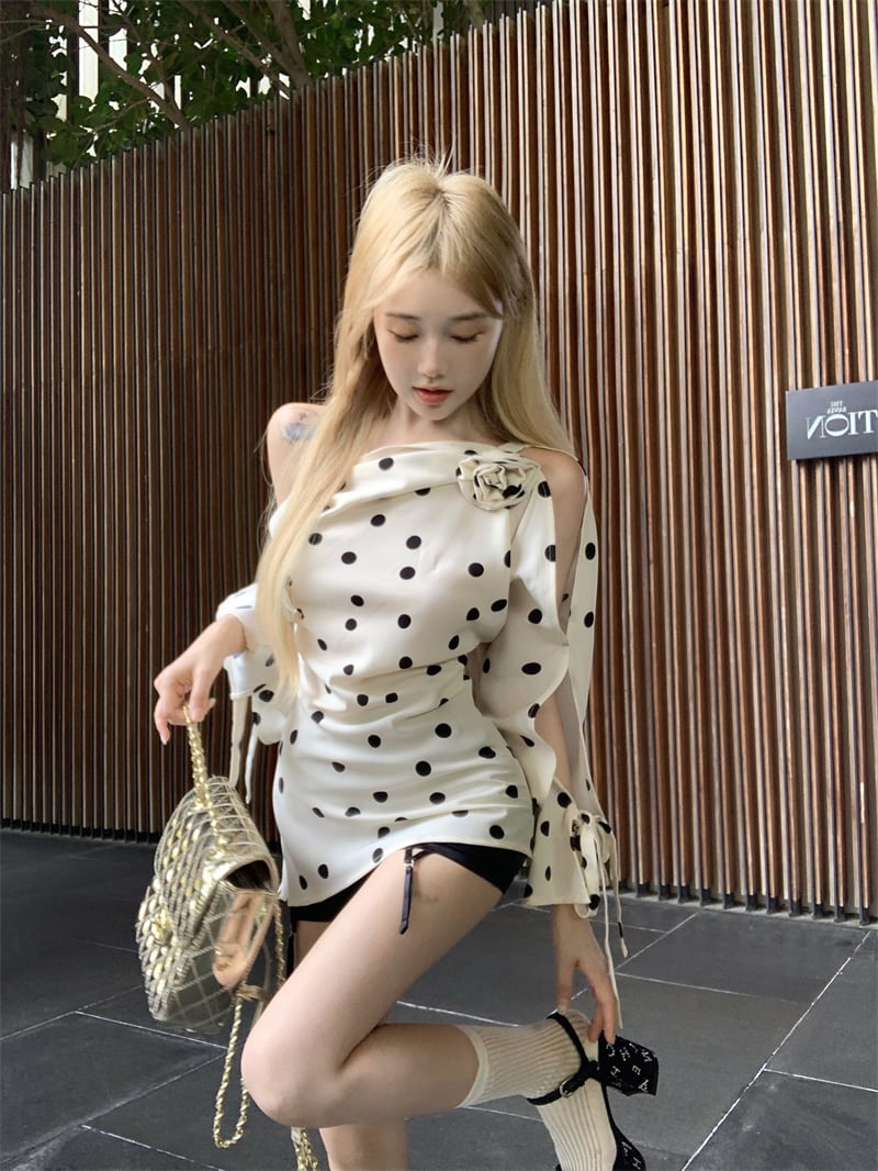 【tops】ドット柄オフショルダートップス　M29337