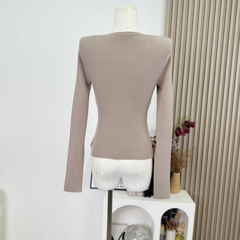 【tops】フロントカットニットトップス Q7622