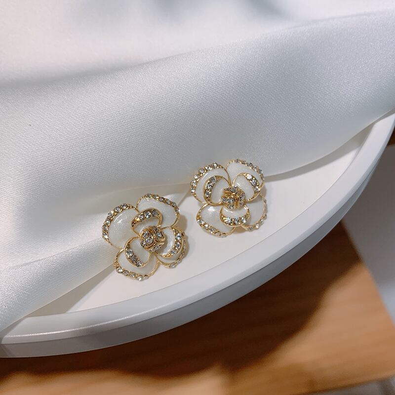 【小物】存在感 chicエレガントオシャレパール花形ピアスアクセサリー