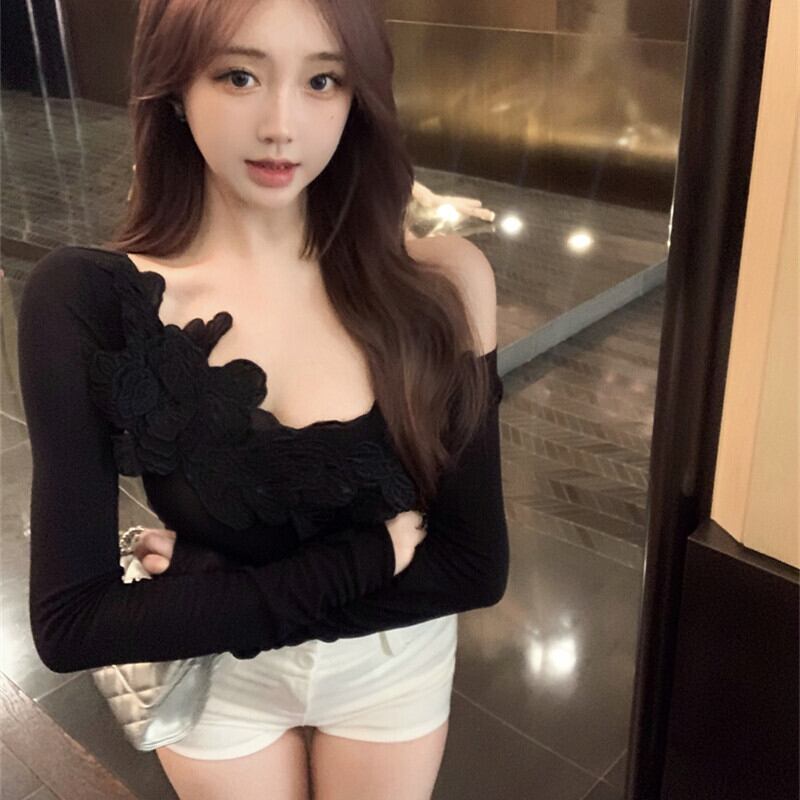 【tops】オフショルダー刺繍長袖Tシャツ　M29487