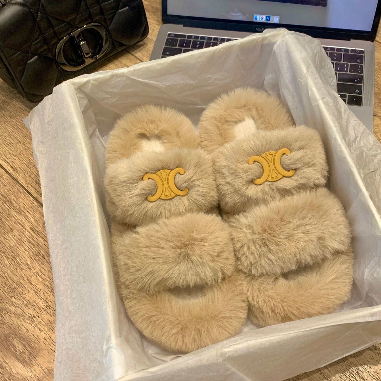 【shoes】ふわふわファースリッパF8381