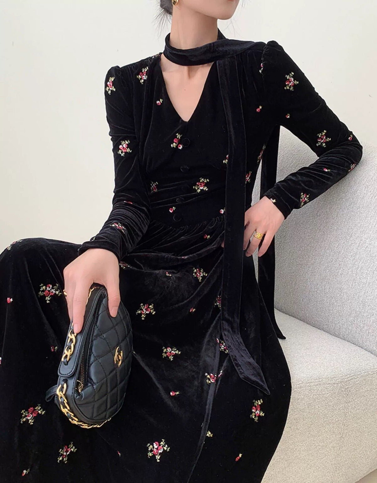 【dress】刺繍Ｖネックデートワンピース　N2393