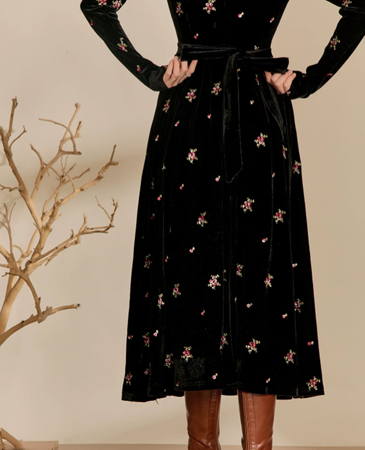 【dress】刺繍Ｖネックデートワンピース　N2393