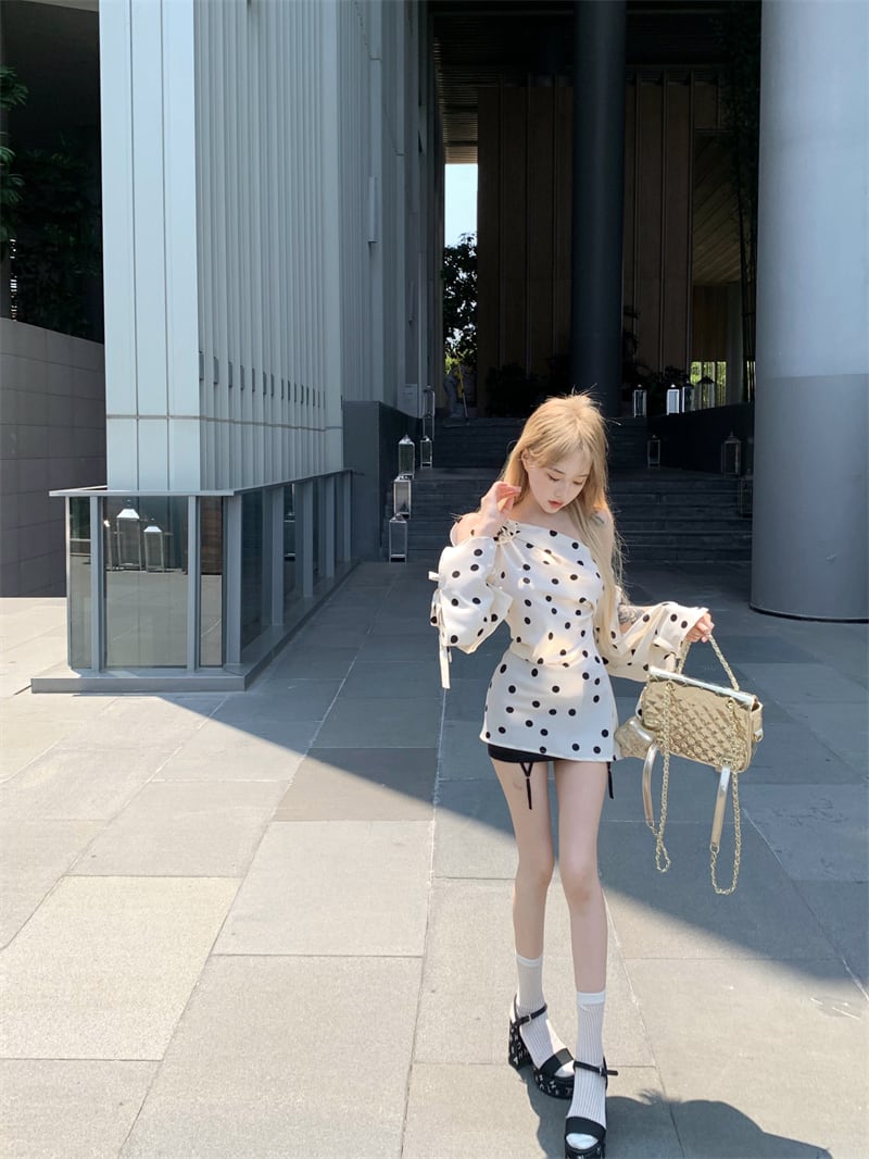 【tops】ドット柄オフショルダートップス　M29337
