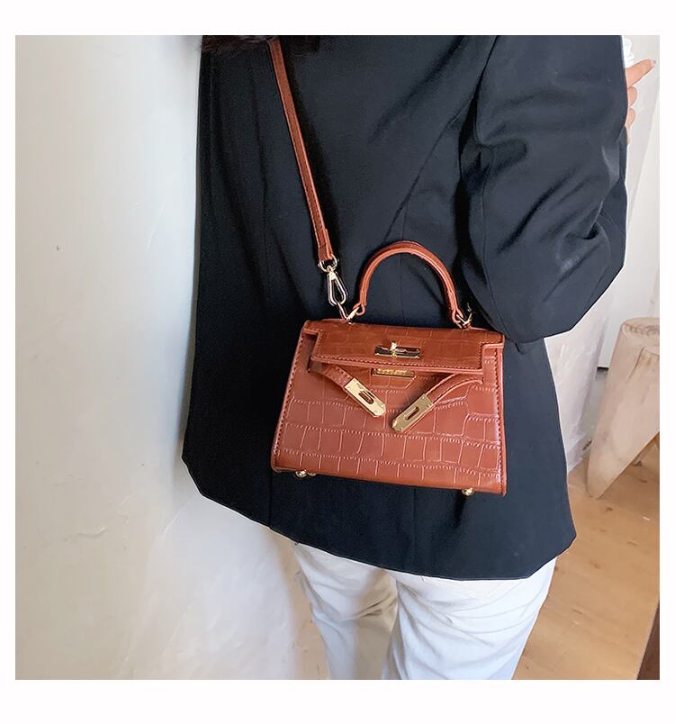 【小物】高級感 合わせやすいシンプルオシャレINS風肩掛け斜め掛けバッグ G2618