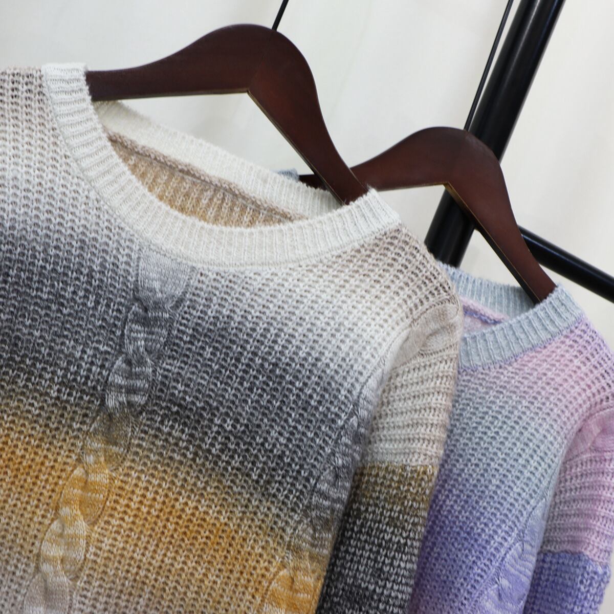 【tops】クルーネックニットセーター　M18643